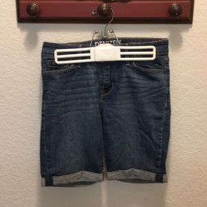 Ladie’s Size 2 Denizen Levi’s Shorts